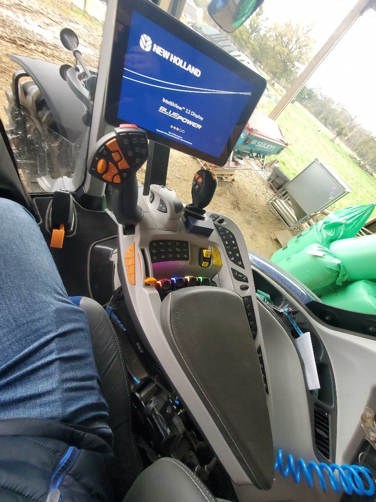 Traktor typu New Holland T7.245 AC, Gebrauchtmaschine w MAYENNE (Zdjęcie 3)