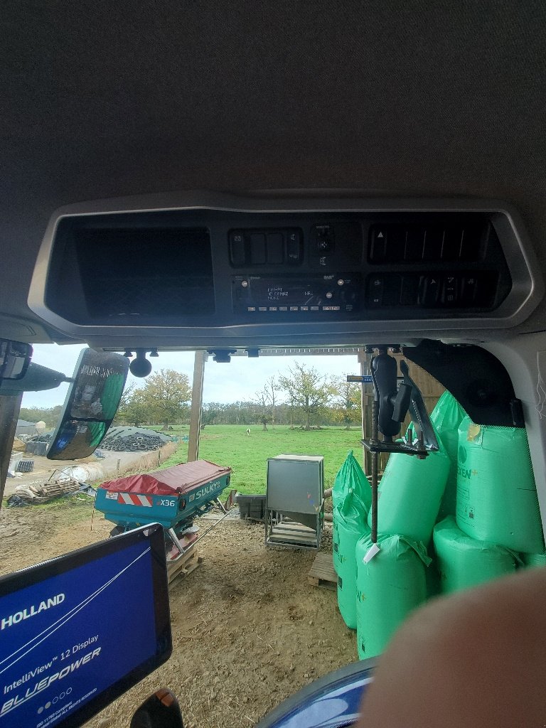 Traktor typu New Holland T7.245 AC, Gebrauchtmaschine w MAYENNE (Zdjęcie 10)