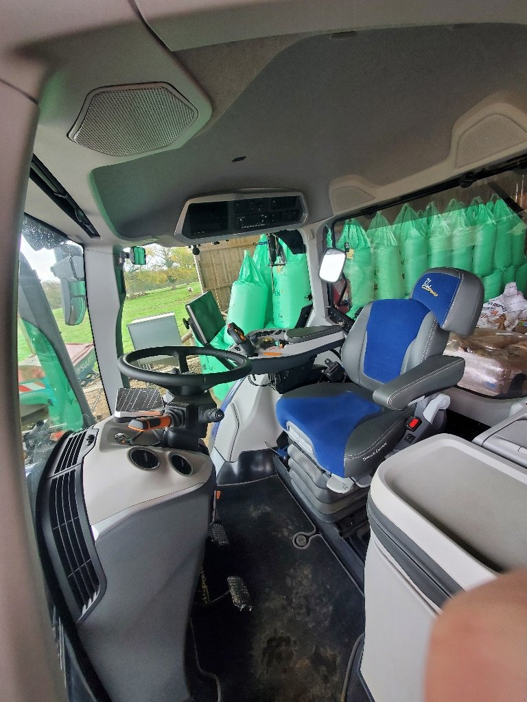 Traktor typu New Holland T7.245 AC, Gebrauchtmaschine w MAYENNE (Zdjęcie 5)