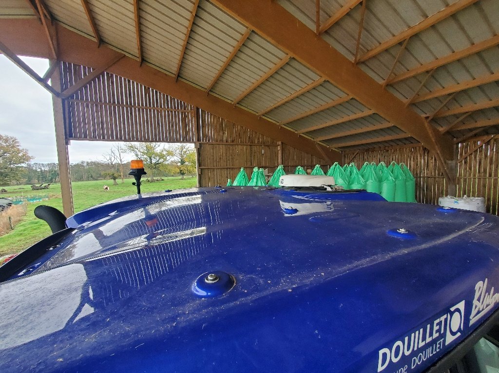 Traktor typu New Holland T7.245 AC, Gebrauchtmaschine w MAYENNE (Zdjęcie 11)