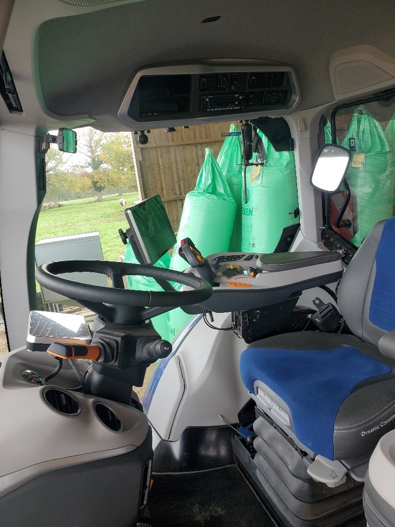 Traktor typu New Holland T7.245 AC, Gebrauchtmaschine w MAYENNE (Zdjęcie 4)