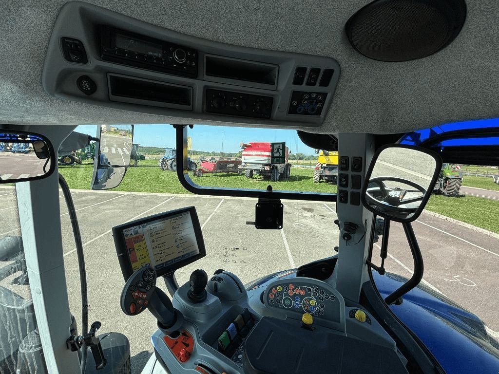 Traktor типа New Holland T7.245 AutoCommand, Gebrauchtmaschine в VERT TOULON (Фотография 11)