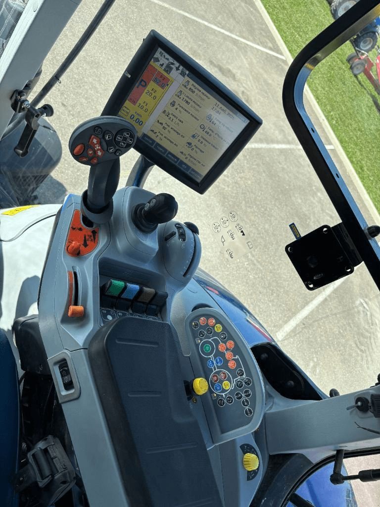 Traktor typu New Holland T7.245 AUTOCOMMAND, Gebrauchtmaschine v VERT TOULON (Obrázek 8)