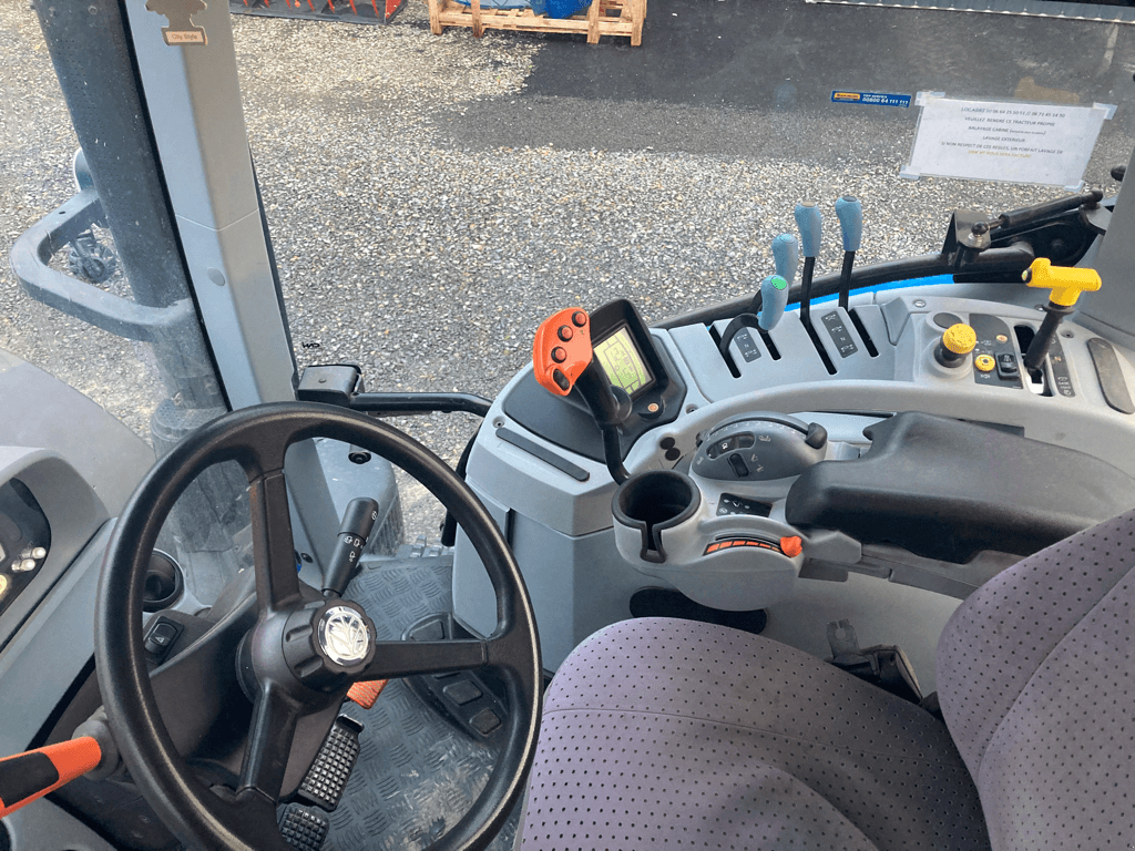 Traktor des Typs New Holland T7.245 PC S5, Gebrauchtmaschine in CONDE SUR VIRE (Bild 7)