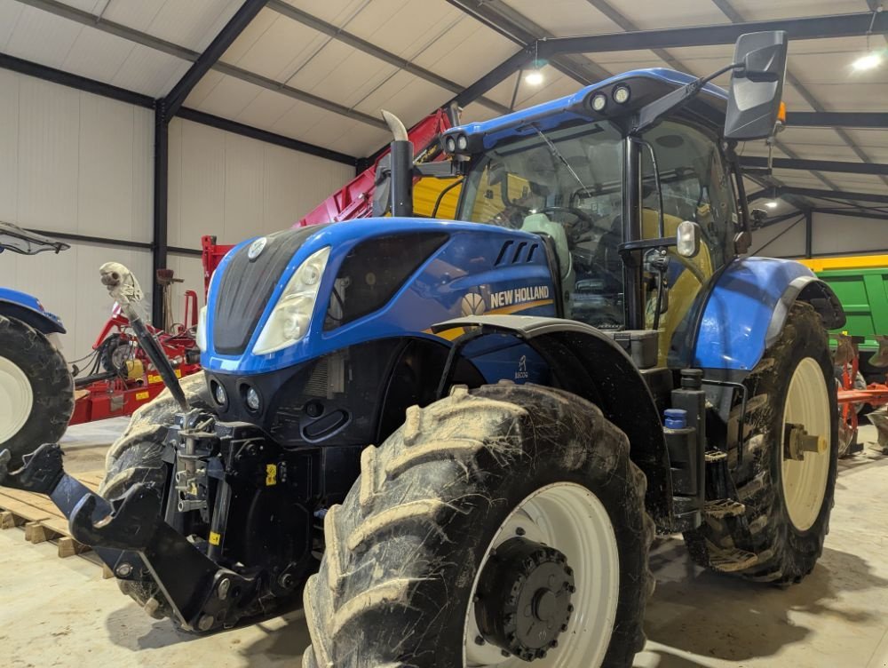 Traktor типа New Holland T7.245 PC, Gebrauchtmaschine в FRESNAY LE COMTE (Фотография 2)