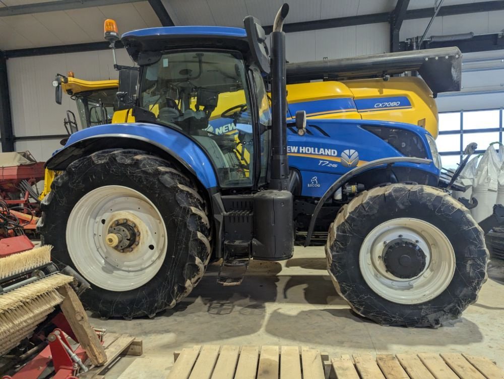 Traktor типа New Holland T7.245 PC, Gebrauchtmaschine в FRESNAY LE COMTE (Фотография 1)