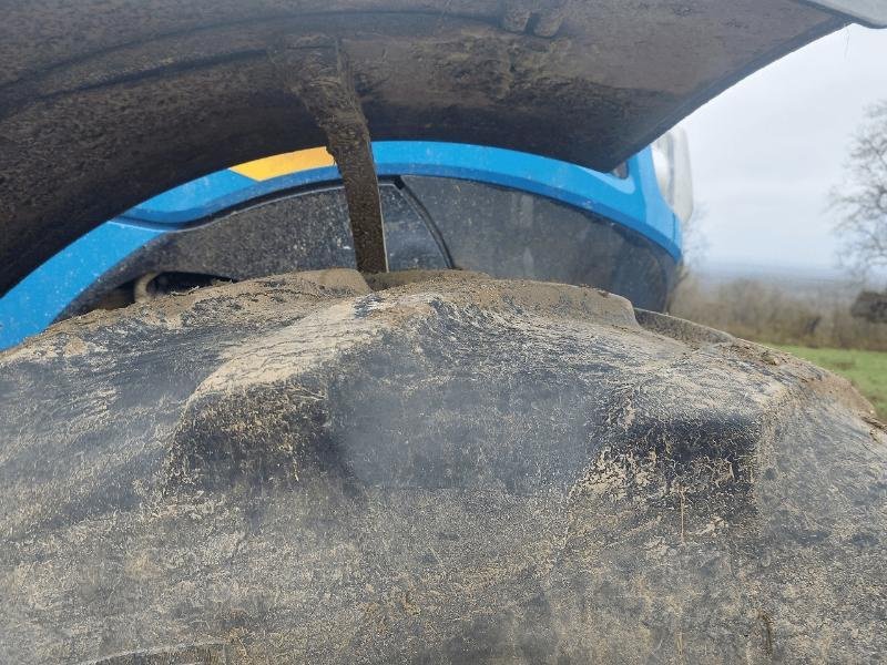 Traktor des Typs New Holland T7.245, Gebrauchtmaschine in VOUZIERS (Bild 9)