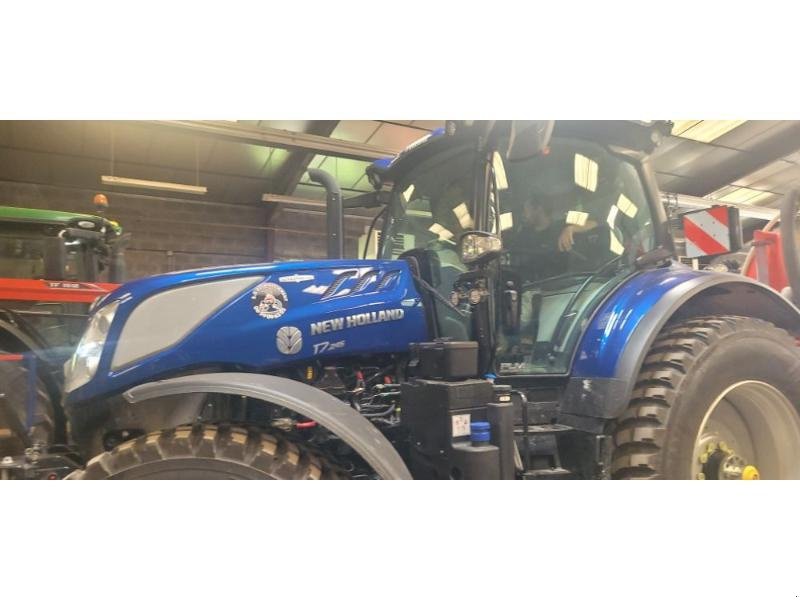 Traktor typu New Holland T7.245AC, Gebrauchtmaschine v BRAY en Val (Obrázek 1)