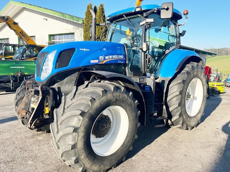 Traktor des Typs New Holland T7.250 Auto Command, Gebrauchtmaschine in St. Marienkirchen (Bild 1)