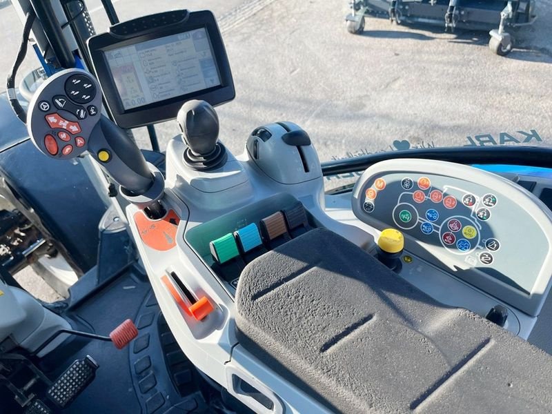 Traktor des Typs New Holland T7.250 Auto Command, Gebrauchtmaschine in St. Marienkirchen (Bild 11)
