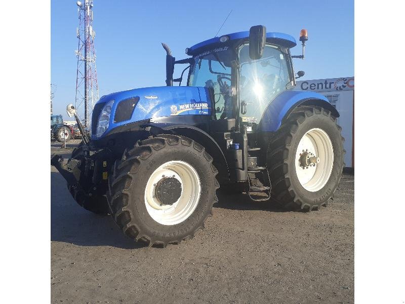 Traktor des Typs New Holland T7.250 AUTOCOMM., Gebrauchtmaschine in HERLIN LE SEC (Bild 1)