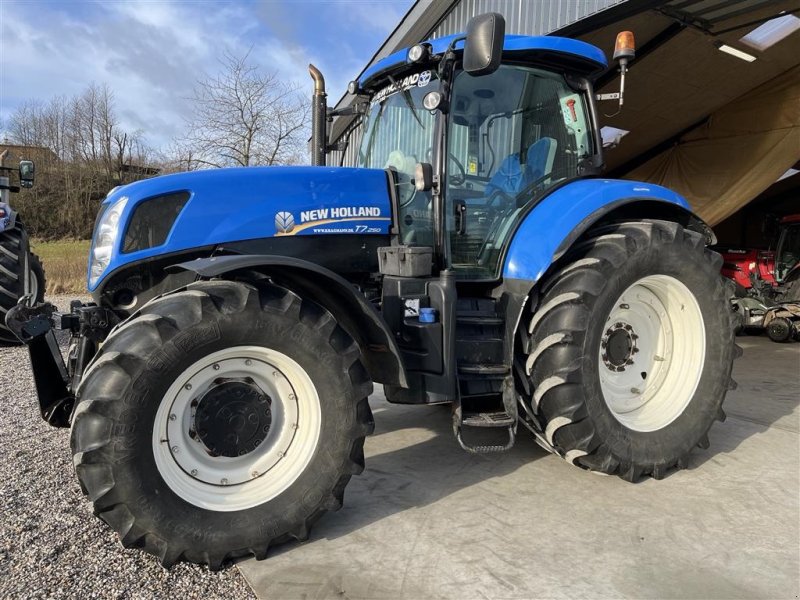 Traktor of the type New Holland T7.250  PC  +  19.gear  +  Affjedret foraksel FRONT PTO, Gebrauchtmaschine in Vejle (Picture 1)