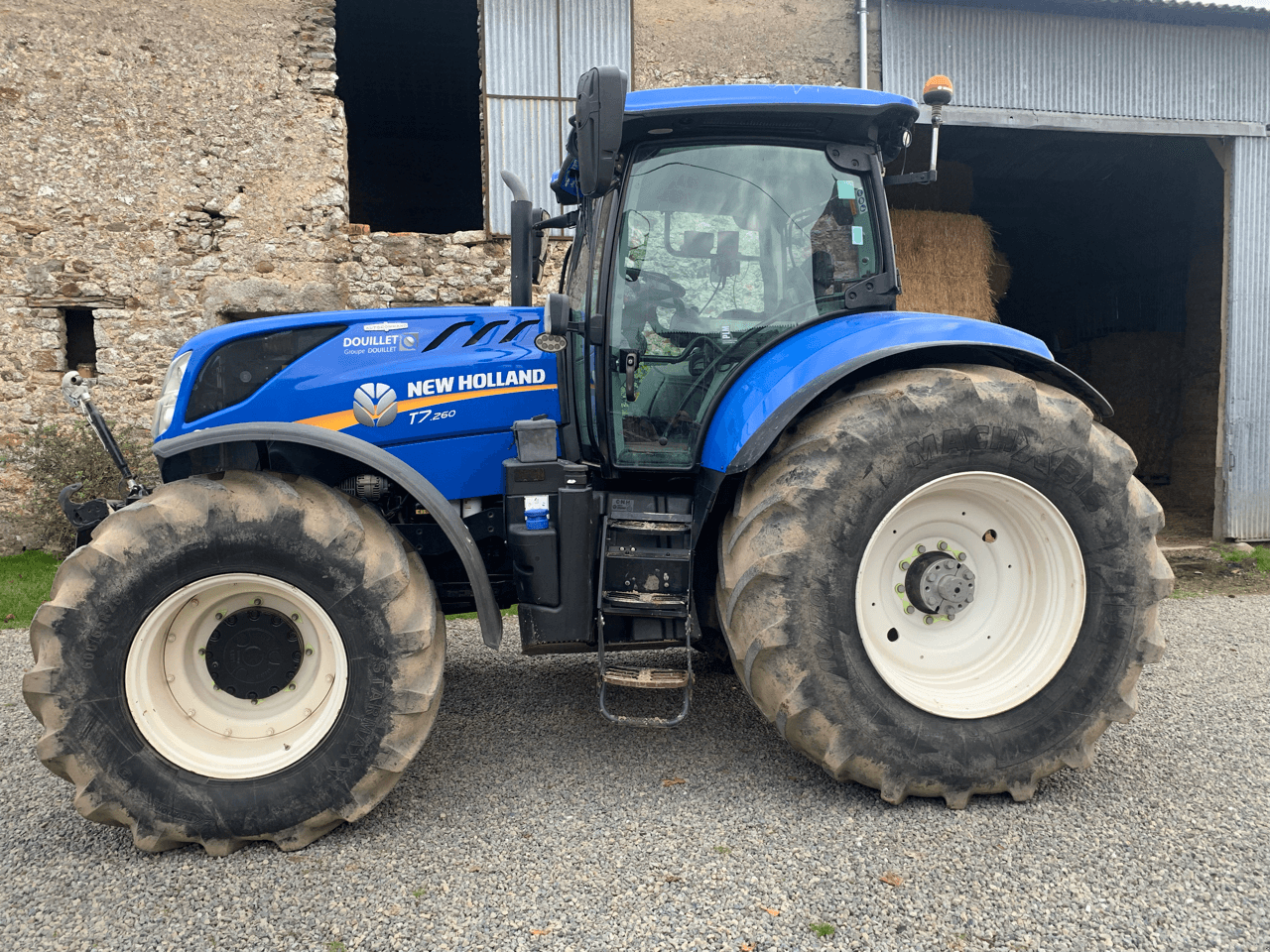 Traktor of the type New Holland T7.260 AUTO COMMAND, Gebrauchtmaschine in TREMEUR (Picture 2)
