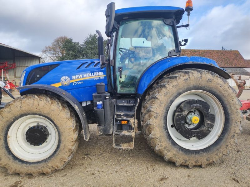 Traktor of the type New Holland T7.260, Gebrauchtmaschine in FRESNAY LE COMTE (Picture 1)