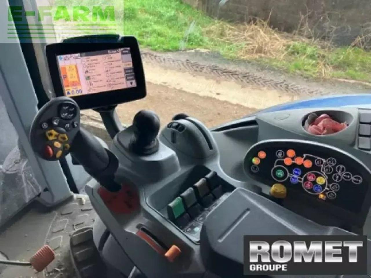 Traktor типа New Holland t7.260, Gebrauchtmaschine в GENNES-SUR-GLAIZE (Фотография 4)