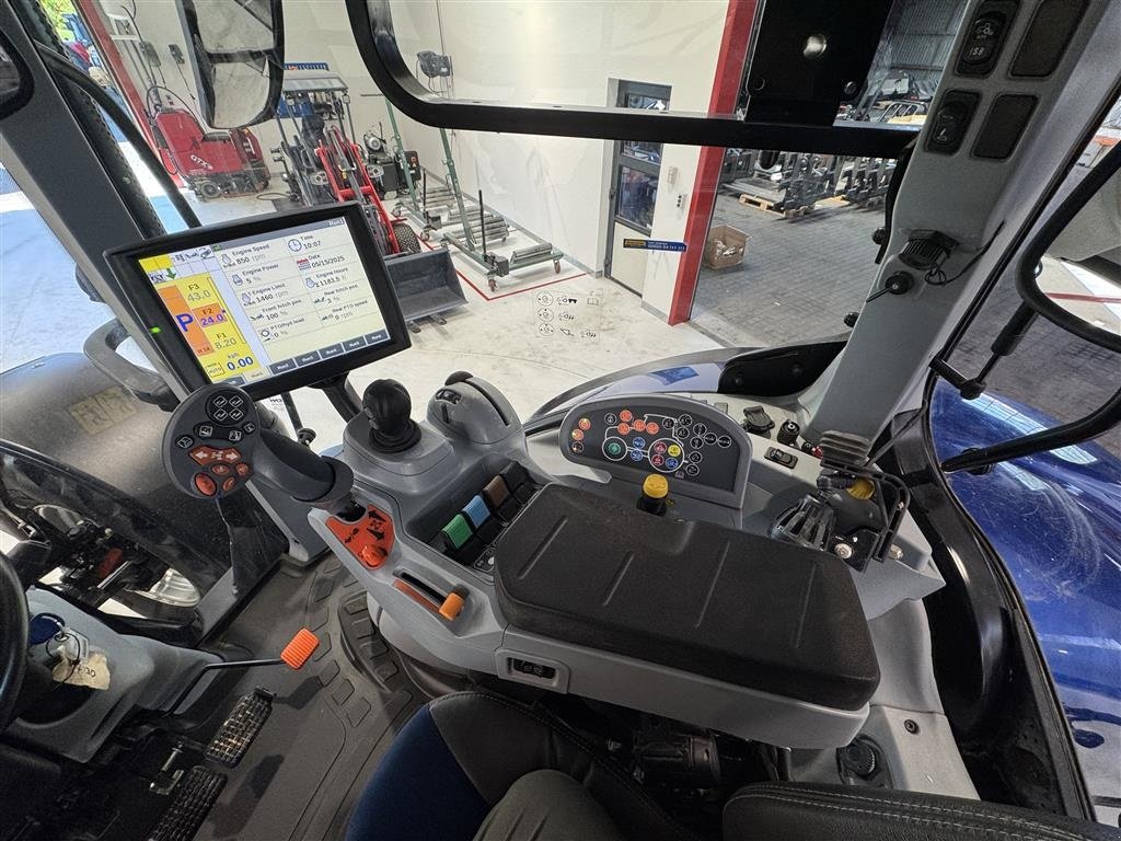 Traktor of the type New Holland T7.270 AC BLUEPOWER KUN 1100 TIMER! MED AUTOSTYRING!, Gebrauchtmaschine in Nørager (Picture 19)