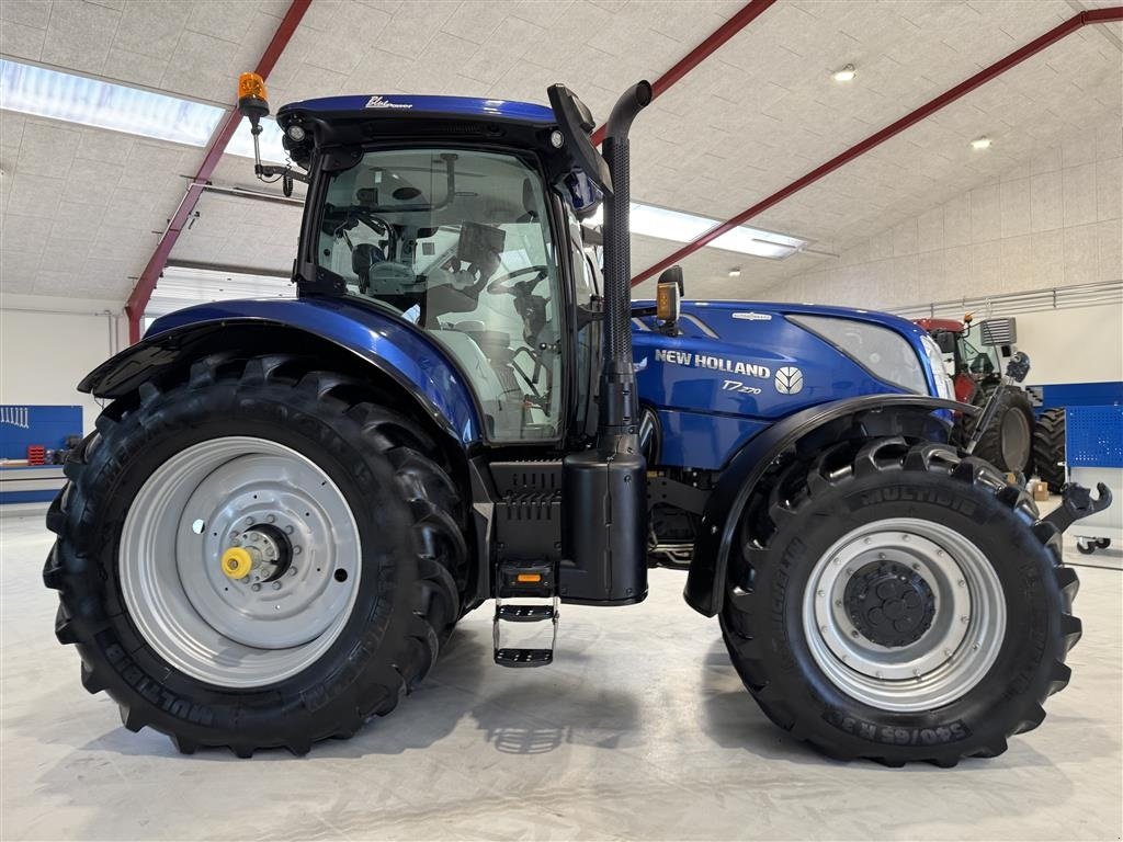 Traktor of the type New Holland T7.270 AC BLUEPOWER KUN 1100 TIMER! MED AUTOSTYRING!, Gebrauchtmaschine in Nørager (Picture 12)