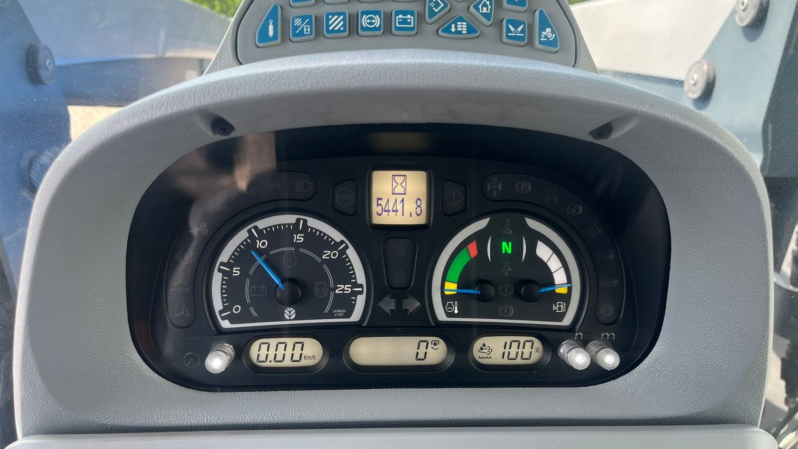 Traktor typu New Holland T7.270 AC med frontlift og frontlæsser. Den kan også købes uden frontlæsser., Gebrauchtmaschine v Lintrup (Obrázek 12)