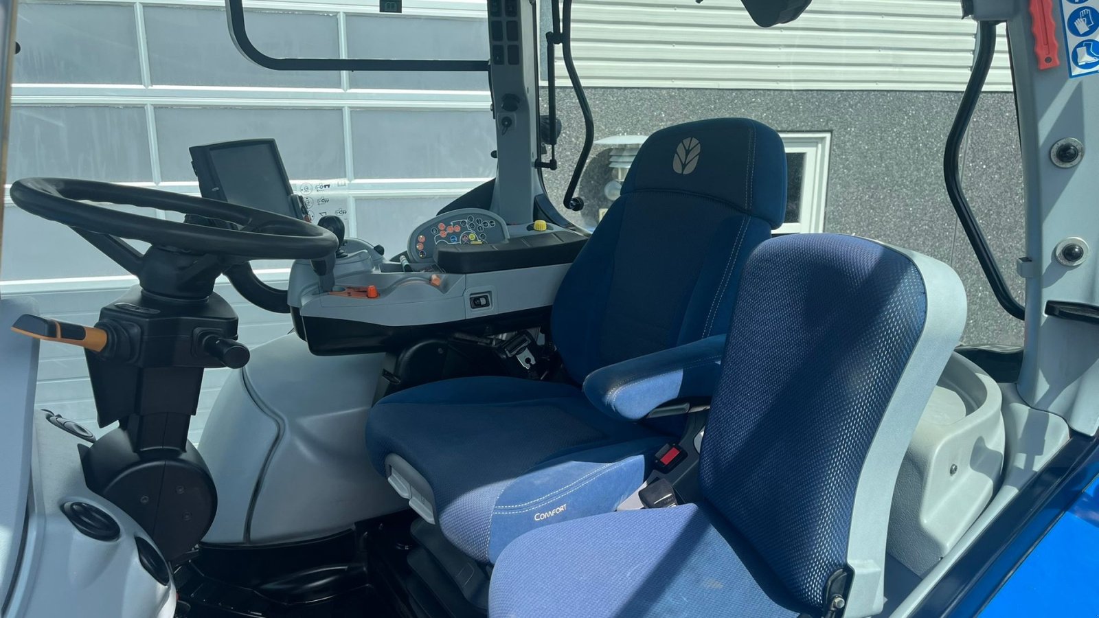 Traktor типа New Holland T7.270 AC med frontlift og frontlæsser, Gebrauchtmaschine в Lintrup (Фотография 7)