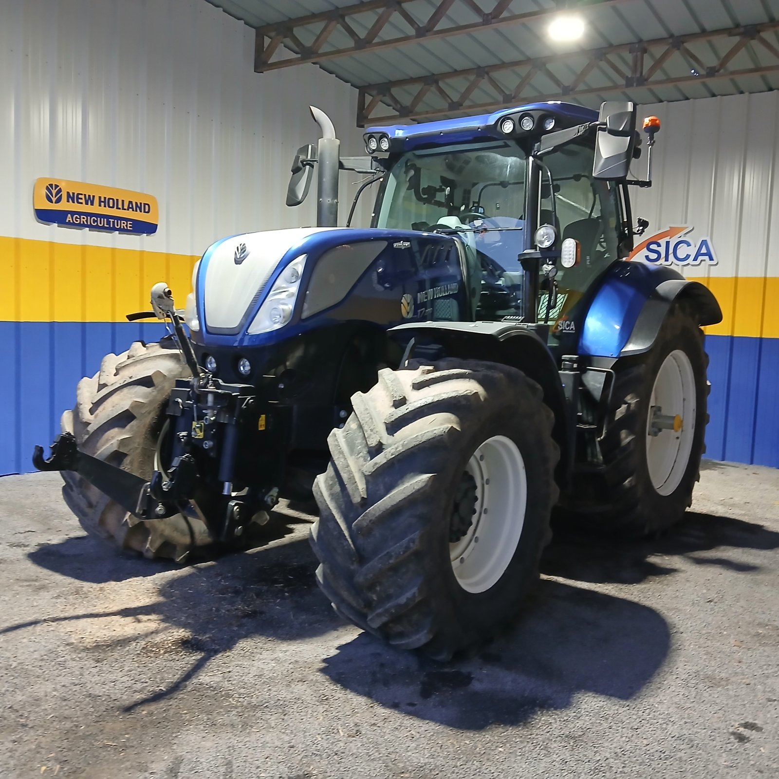 Traktor del tipo New Holland T7.270 AUTOCOMM., Gebrauchtmaschine In HERLIN LE SEC (Immagine 1)