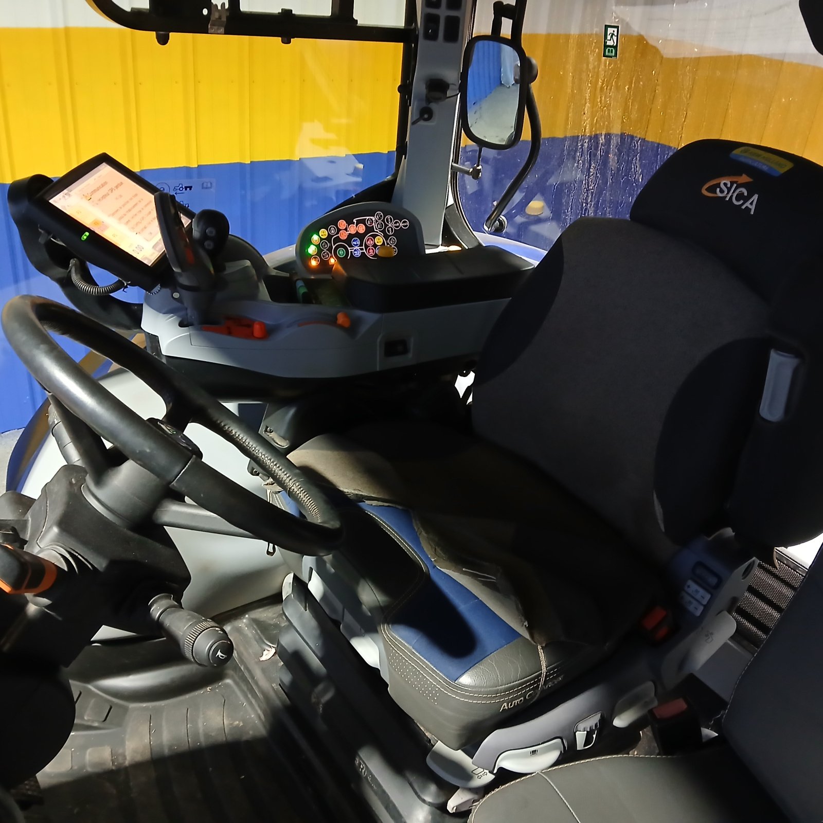 Traktor del tipo New Holland T7.270 AUTOCOMM., Gebrauchtmaschine In HERLIN LE SEC (Immagine 6)