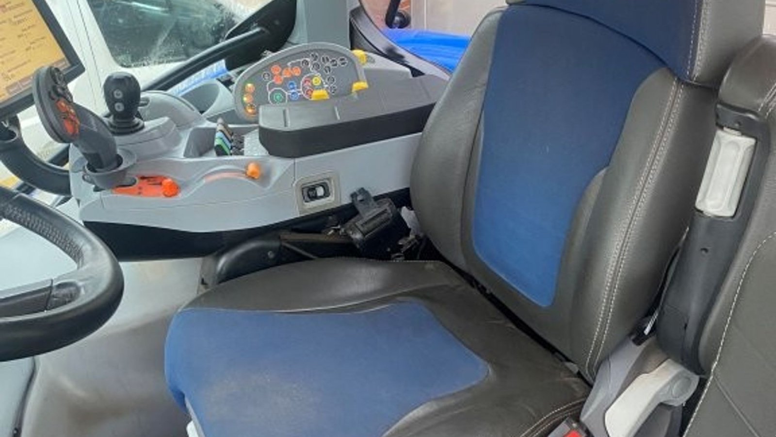 Traktor tip New Holland T7.270 AutoCommand, Gebrauchtmaschine in Tinglev (Poză 5)