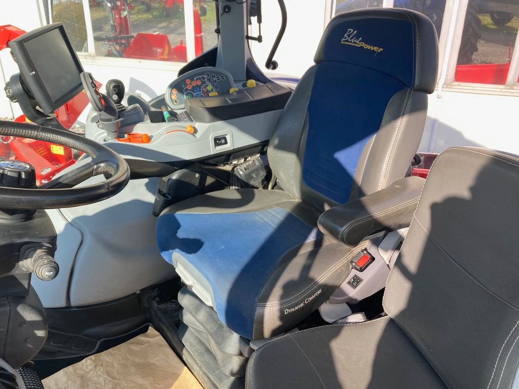 Traktor of the type New Holland T7.270 AUTOCOMMAND, Gebrauchtmaschine in MORHANGE (Picture 6)