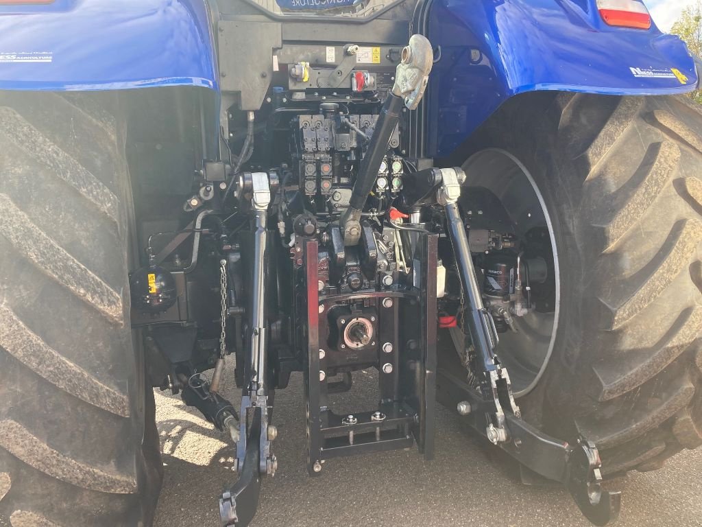 Traktor of the type New Holland T7.270 AUTOCOMMAND, Gebrauchtmaschine in MORHANGE (Picture 5)