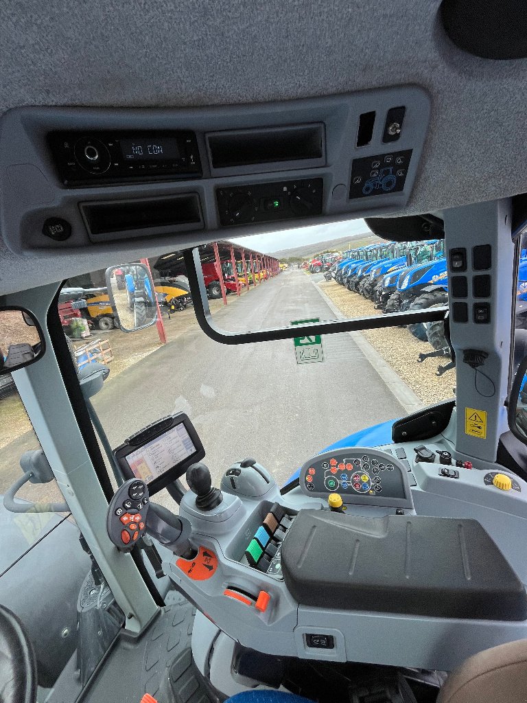 Traktor des Typs New Holland T7.270 Autocommand, Gebrauchtmaschine in VERT TOULON (Bild 4)