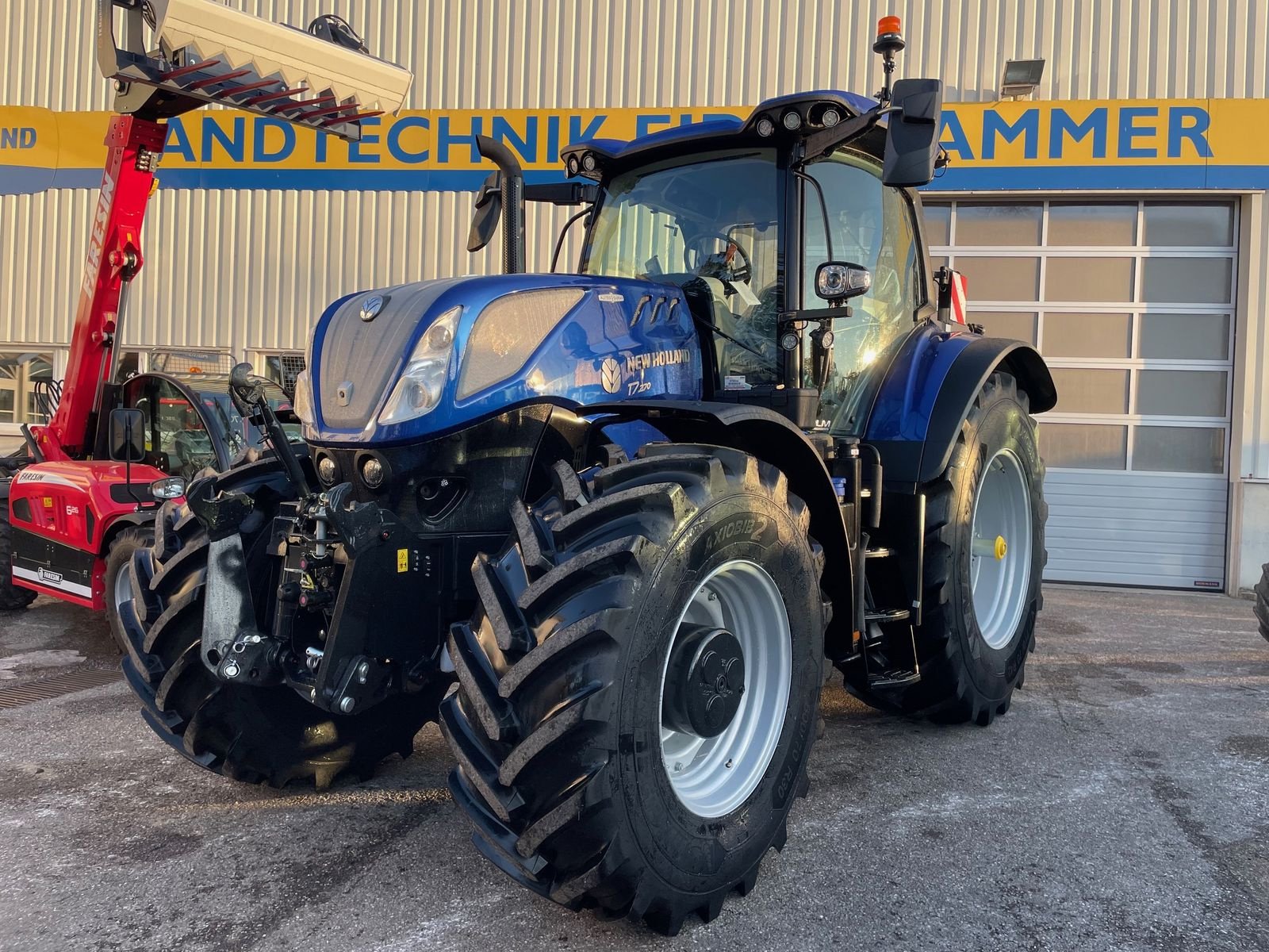 Traktor типа New Holland T7.270 PLM Auto Command, Gebrauchtmaschine в Burgkirchen (Фотография 1)