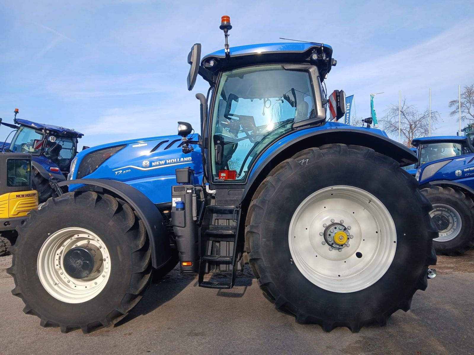 Traktor van het type New Holland T7.270 PLM Auto Command, Neumaschine in Obritzberg (Foto 1)