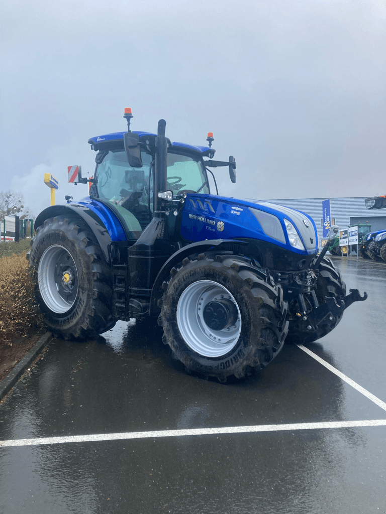 Traktor от тип New Holland T7.275 AC S5, Gebrauchtmaschine в CONDE SUR VIRE (Снимка 2)