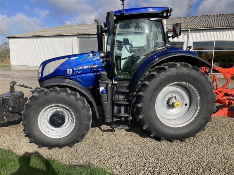 Traktor типа New Holland T7.300 AC Bluepower, Gebrauchtmaschine в Roskilde