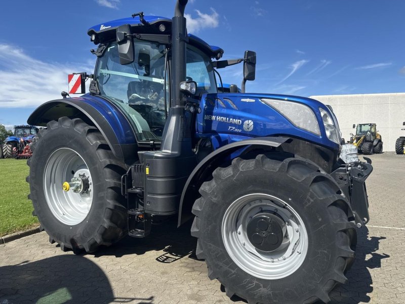 Traktor типа New Holland T7.300 AC NEW GEN, Gebrauchtmaschine в Hadsten (Фотография 1)