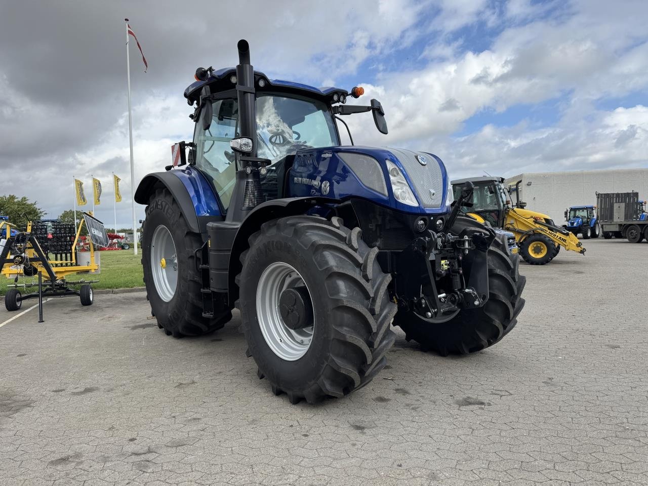 Traktor типа New Holland T7.300 AC NEW GEN, Gebrauchtmaschine в Hadsten (Фотография 2)