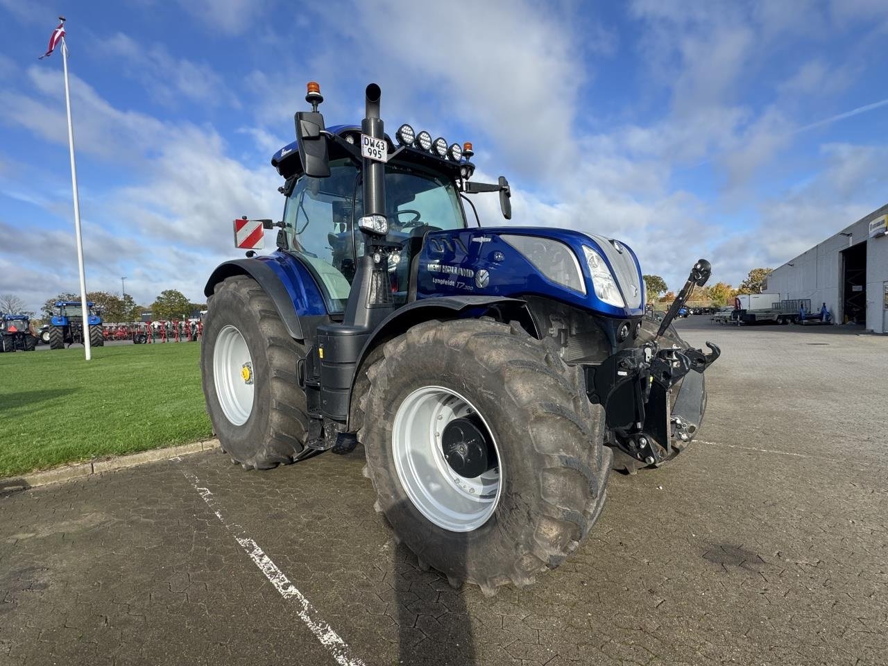 Traktor типа New Holland T7.300 AC NEW GEN, Gebrauchtmaschine в Hadsten (Фотография 2)