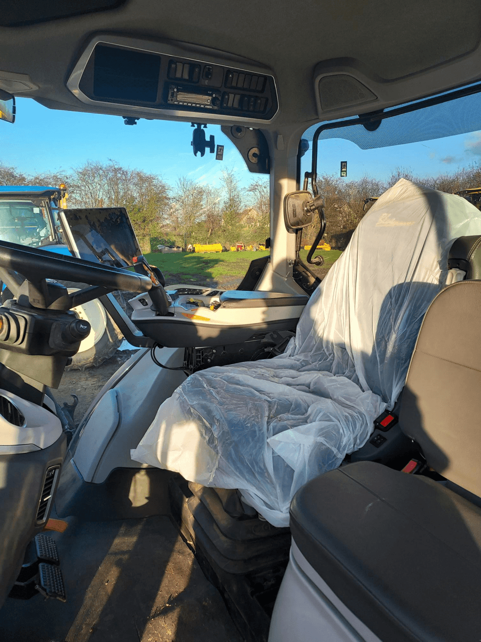 Traktor des Typs New Holland T7.300 AC NG, Gebrauchtmaschine in TREMEUR (Bild 4)