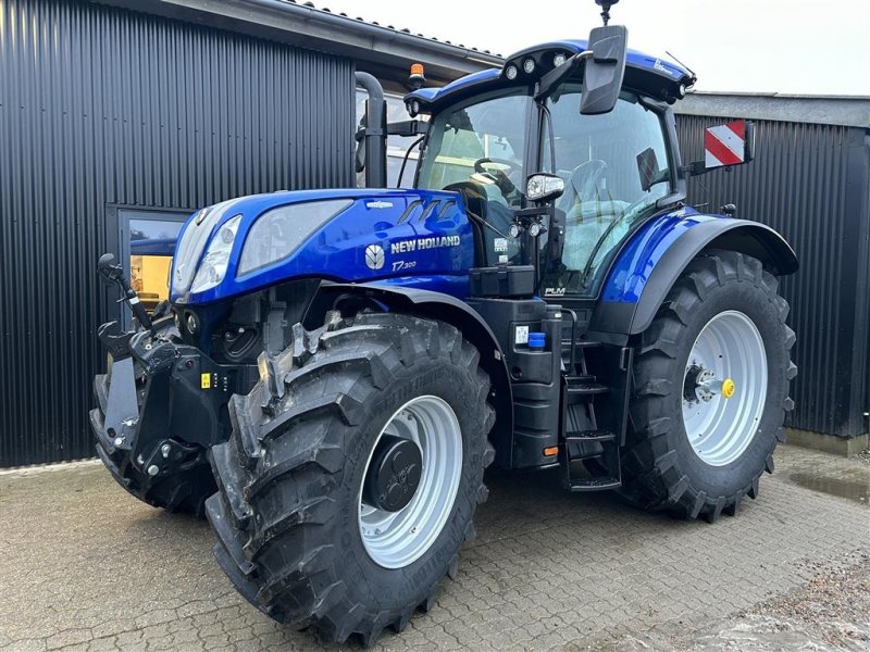 Traktor of the type New Holland T7.300 AC, Gebrauchtmaschine in Give (Picture 1)