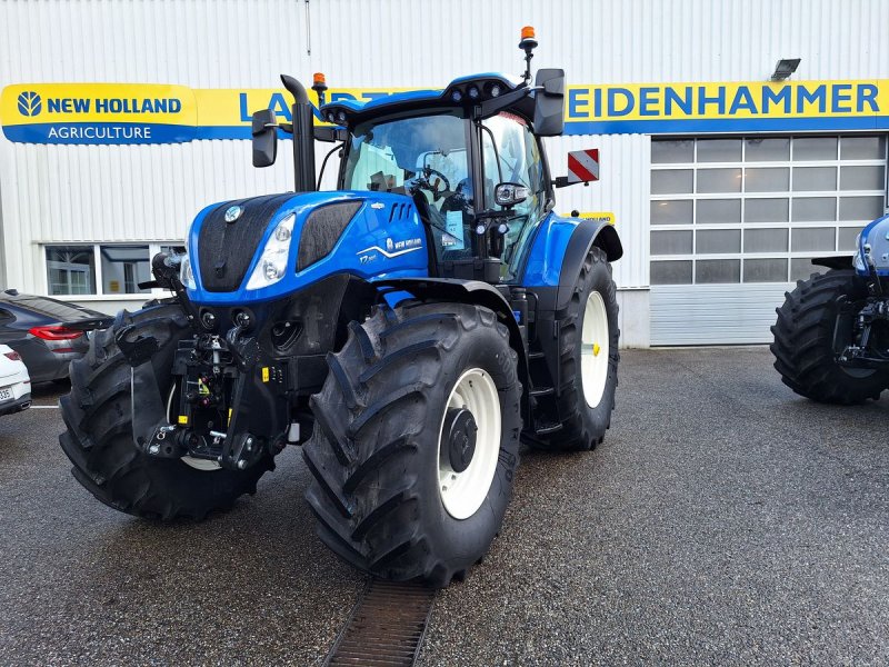 Traktor of the type New Holland T7.300, Neumaschine in Burgkirchen (Picture 1)