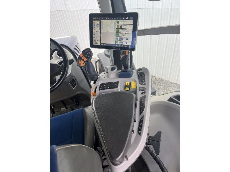 Traktor des Typs New Holland T7300AC, Gebrauchtmaschine in CHATEAUBRIANT CEDEX (Bild 3)