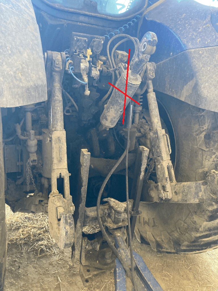 Traktor of the type New Holland T7.315 AC S5, Gebrauchtmaschine in CINTHEAUX (Picture 3)