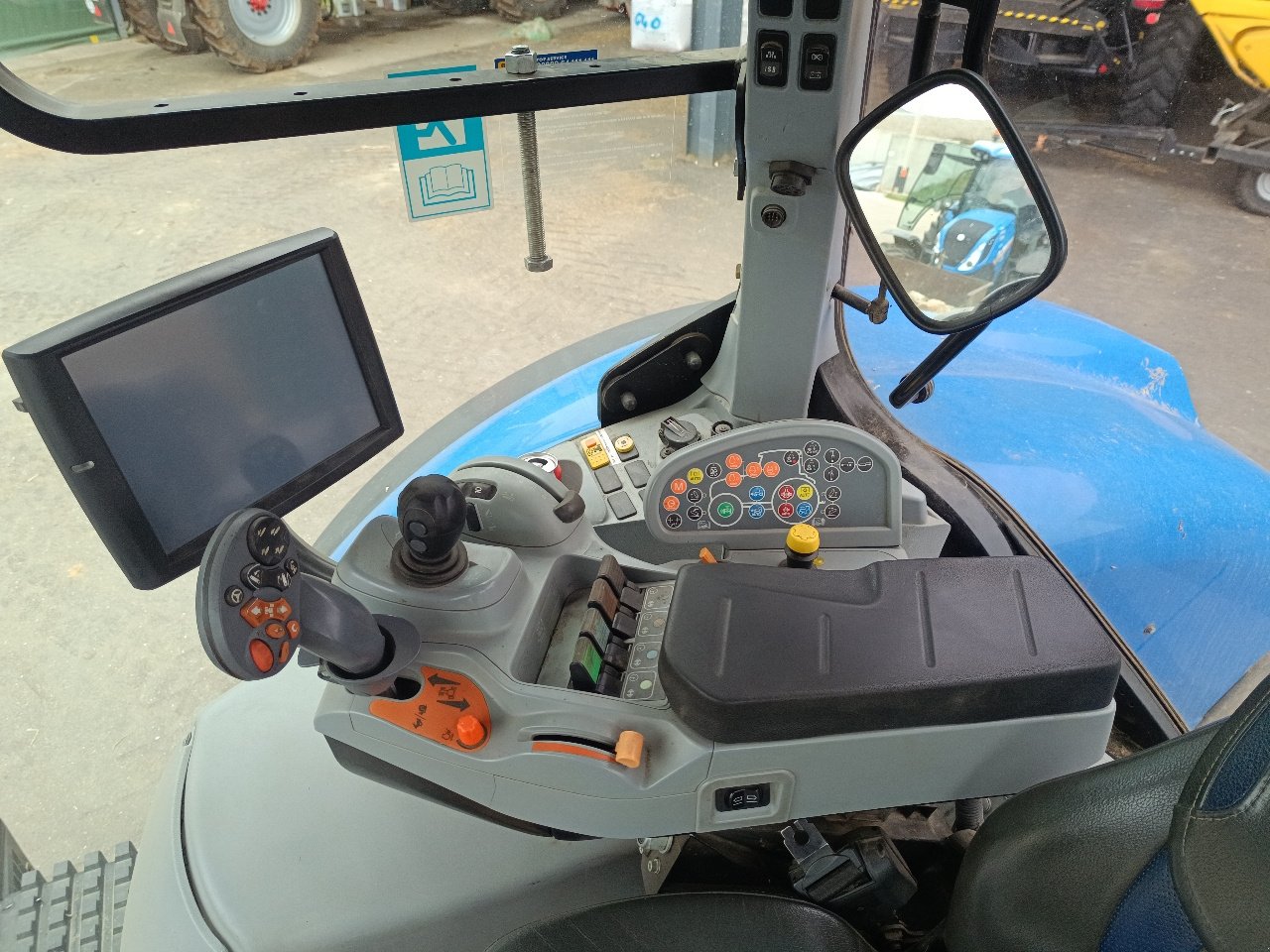 Traktor типа New Holland T7.315 AC, Gebrauchtmaschine в Chauvoncourt (Фотография 9)