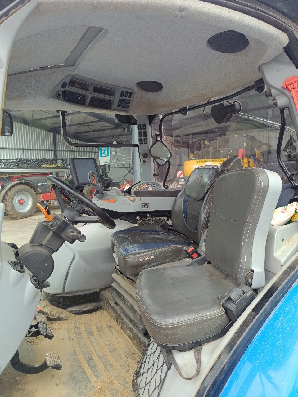 Traktor типа New Holland T7.315 AC, Gebrauchtmaschine в Chauvoncourt (Фотография 8)