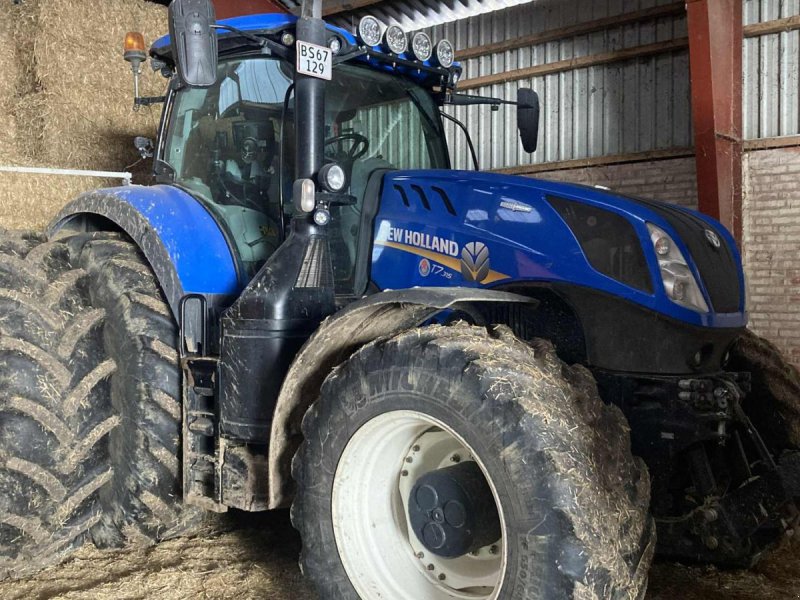 Traktor des Typs New Holland T7.315 Gård traktor som er på vej hjem., Gebrauchtmaschine in Lintrup