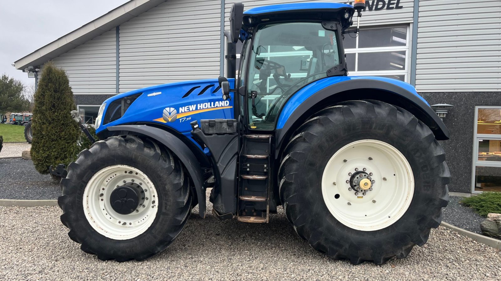 Traktor des Typs New Holland T7.315 Med frontlift, Gebrauchtmaschine in Lintrup (Bild 16)