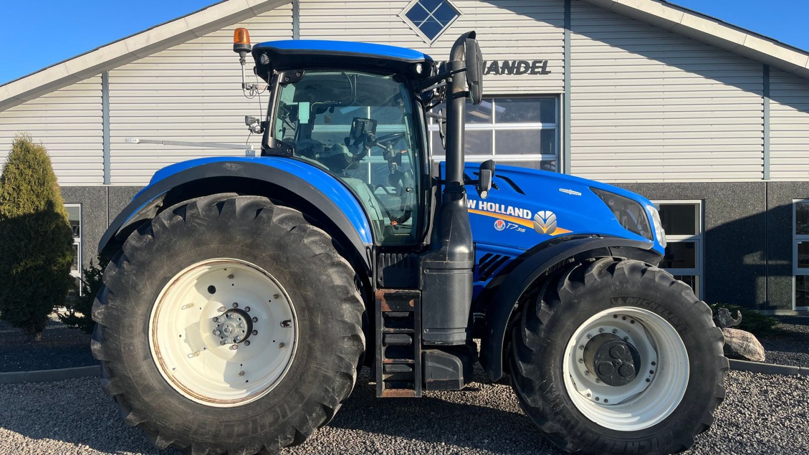 Traktor tip New Holland T7.315 Med frontlift, Gebrauchtmaschine in Lintrup (Poză 9)