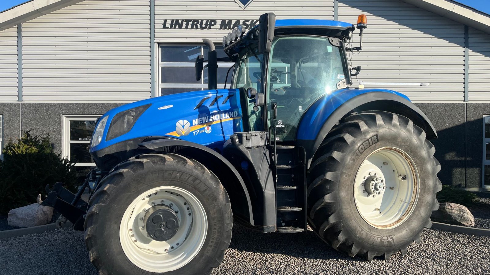 Traktor tip New Holland T7.315 Med frontlift, Gebrauchtmaschine in Lintrup (Poză 1)
