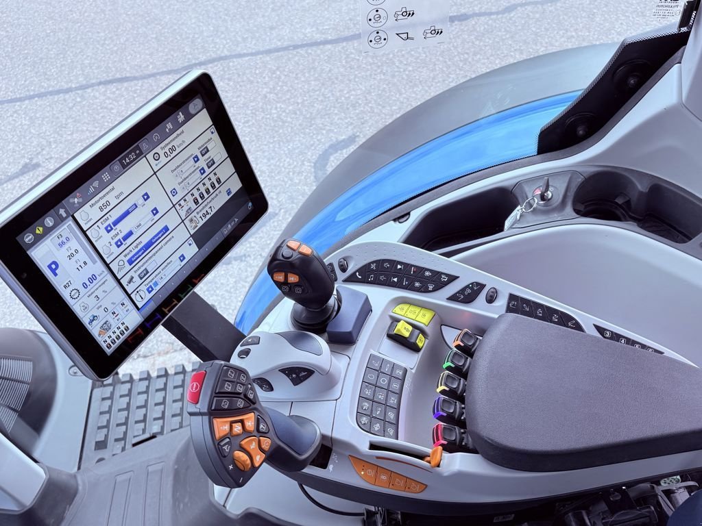 Traktor of the type New Holland T7.315HD Auto Command + GPS, Gebrauchtmaschine in BOEKEL (Picture 7)