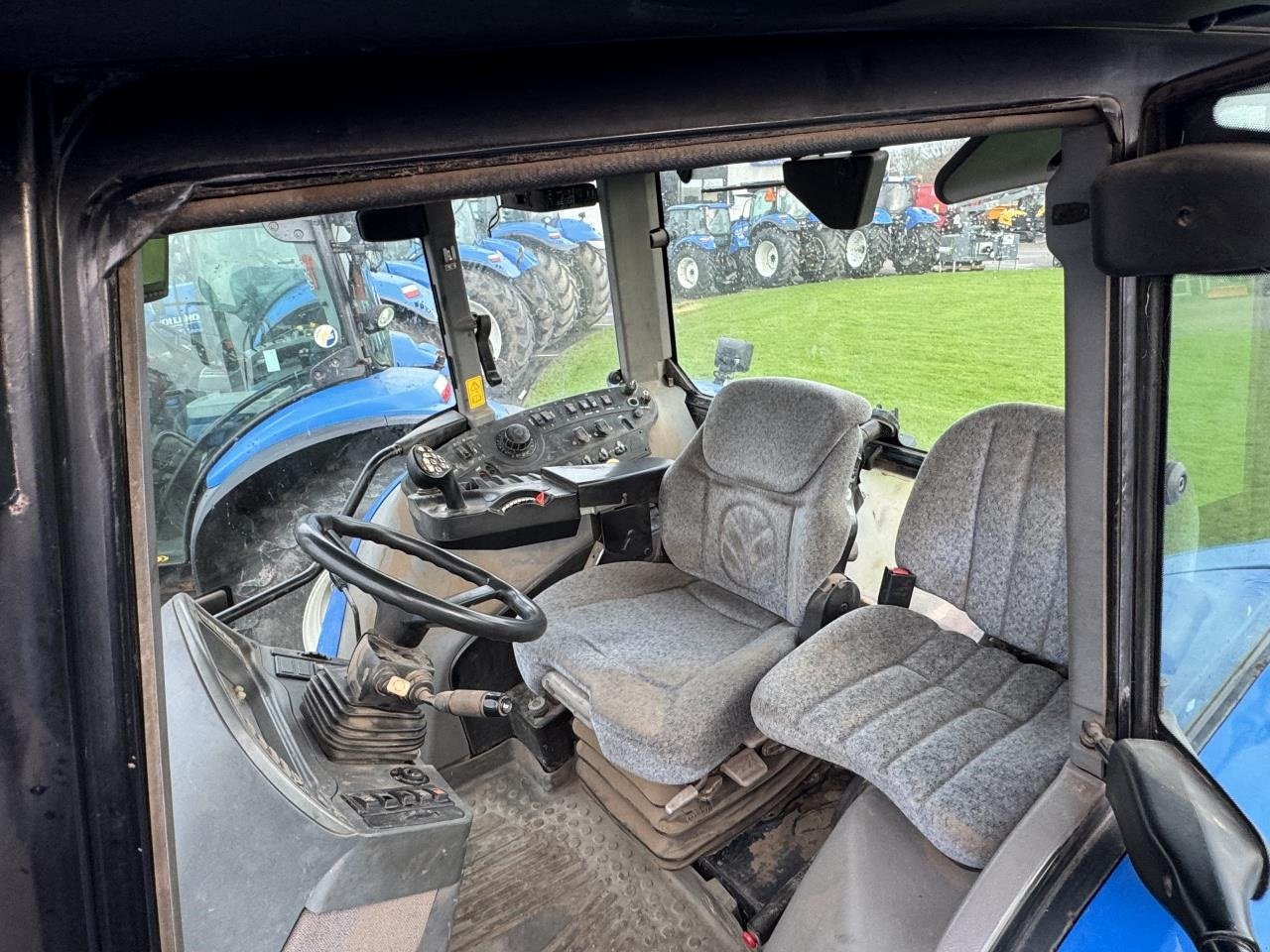 Traktor от тип New Holland T7550, Gebrauchtmaschine в Hadsten (Снимка 4)