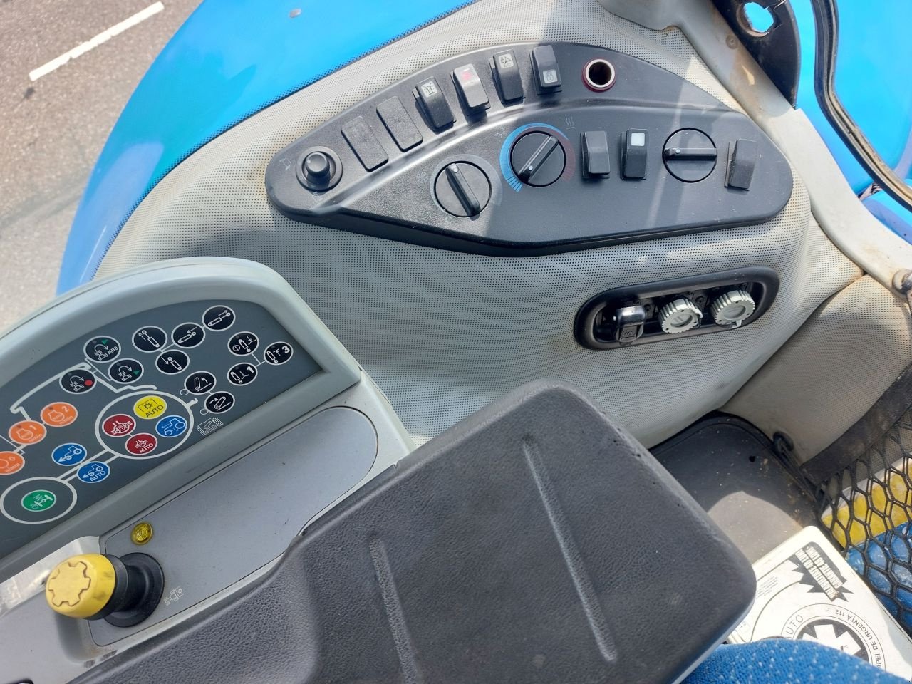 Traktor типа New Holland T8 390, Gebrauchtmaschine в Ouderkerk aan den IJssel (Фотография 10)